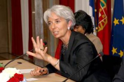 La directora gerente del FMI, Christine Lagarde, indica que apoya "firmemente" el "compromiso de las autoridades para asegurar que las necesidades de capital se cubran de manera oportuna". EFE/Archivo