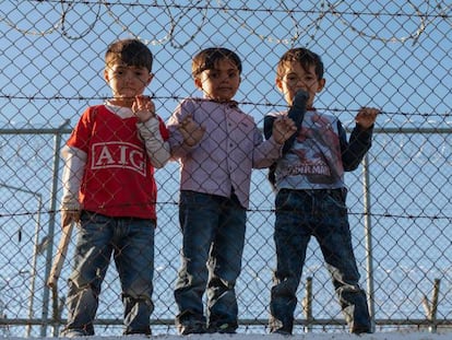 Niños en el campo de refugiados de Moria en Lesbos (Grecia) en noviembre de este año.