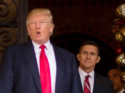 Donald Trump junto al general Michael Flynn.