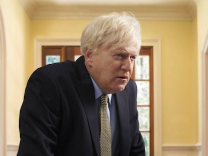 Kenneth Branagh interpreta a Boris Johnson en la miniserie 'This England'.