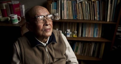 Zhou Youguang en su estudio en Beijing