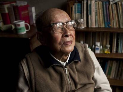 Zhou Youguang en su estudio en Beijing