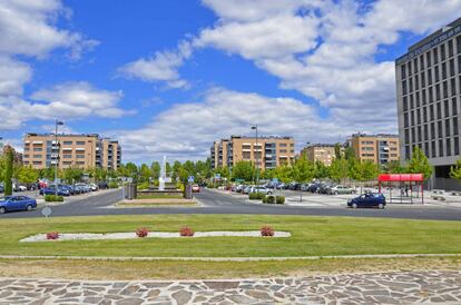 Vía principal del barrio de Parque Oeste, en Alcorcón.