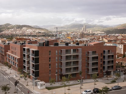 Viviendas en construcción en el barrio de les Guardioles de Molins de Rei, en una imagen del año pasado.