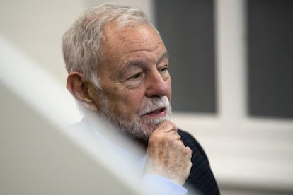 Mendoza, en la rueda de prensa que ofreció en Londres tras ser premiado con el Cervantes.