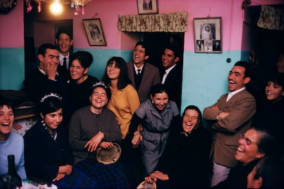 La familia Escalona posa junta para Meyerowitz en 1967.