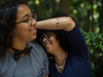 Luanna e Deise, em um parque da região central de São Paulo.