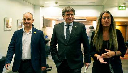 Jordi Turull, Carles Puigdemont y Miriam Nogueras, este viernes en Bruselas.