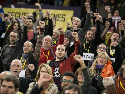 Militants de la CUP en una assemblea el 29 de novembre.