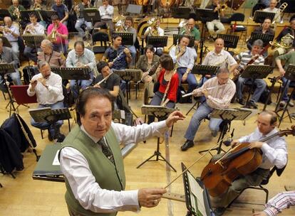 Enrique García Asensio, durante un ensayo al frente de la Banda Sinfónica Municipal de Madrid.