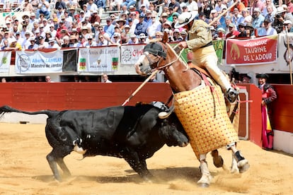 Tercio de varas del toro del Conde de la Corte.