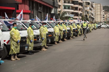 Decenas de ambulancias de Hezbolá, este martes en Dahie.