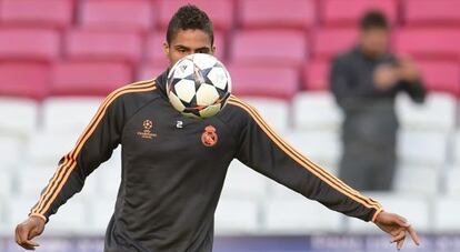 Varane, en el entrenamiento del Estadio Da Luz.