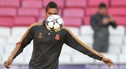 Varane, en el entrenamiento del Estadio Da Luz. 