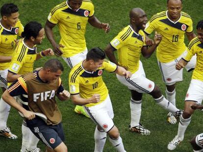 Los jugadores de Colombia, celebrando su victoria ante Costa de Marfil. 