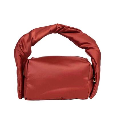 Bolso acolchado de Adolfo Domínguez.
