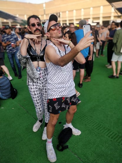 El mamarracheo es de lo más divertido que se puede hacer en un festival. Todo en esta foto alienta esas pulsiones hedonistas.