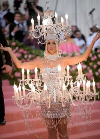 Katy Perry, la mujer candelabro.