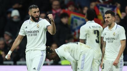 Benzema celebra el segundo gol del Real Madrid.