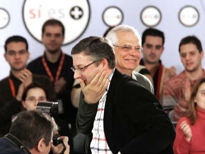 José Blanco, en primer término, y Josep Borrell, en un acto organizado por las Juventudes Socialistas.