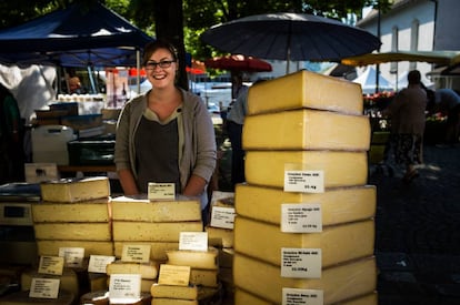 Puesto de quesos en el mercado de Gruyères.