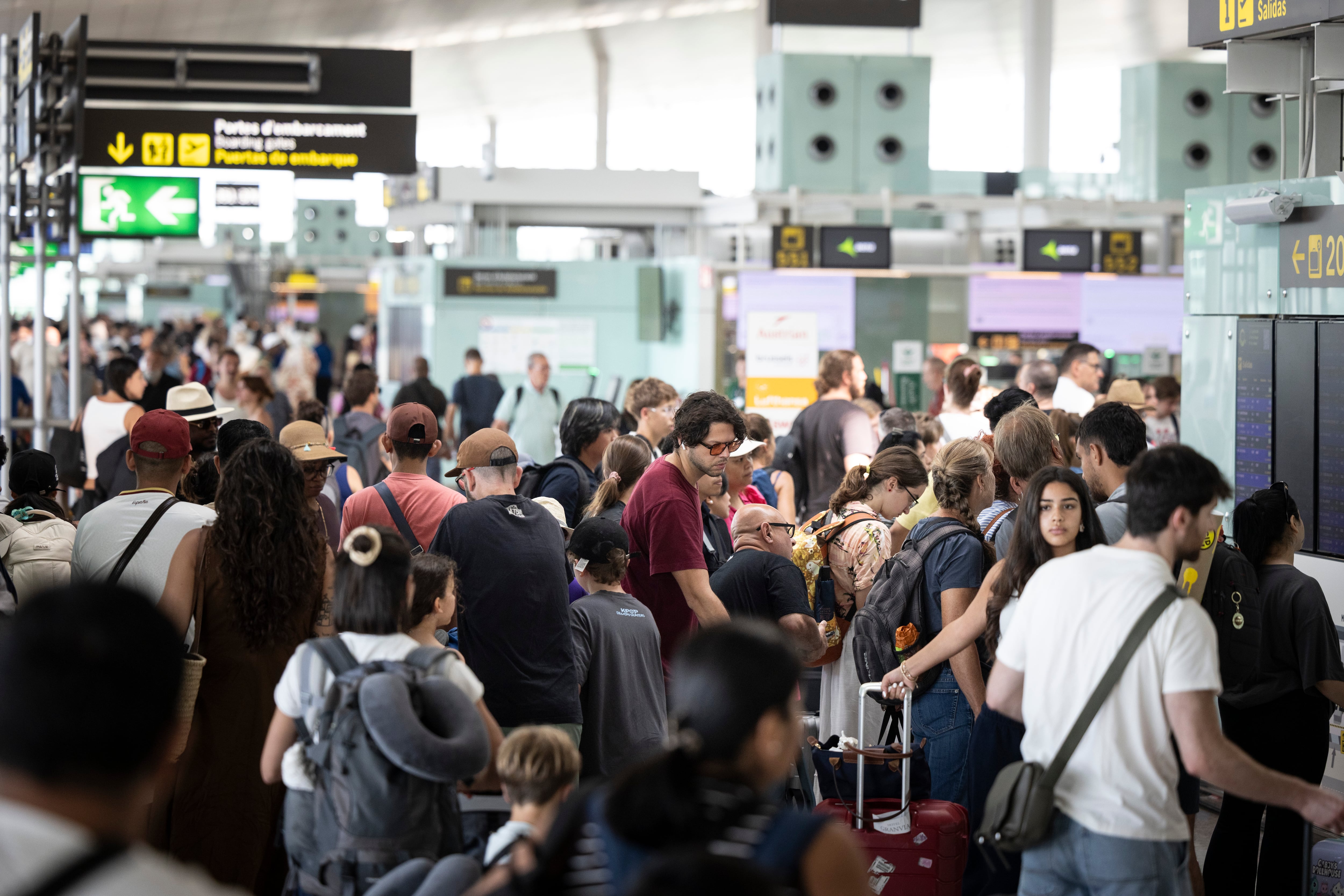 Acumulación de pasajeros en el aeropuerto de Barcelona-El Prat.