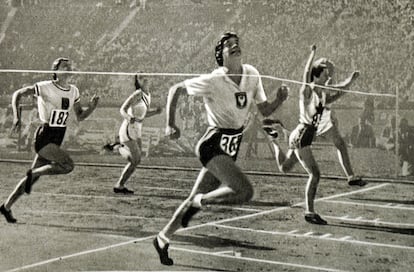 Stanislawa Walasiewicz, en la final olímpica de 100m en Los Ángeles 1932 en la que ganó el oro para Polonia.