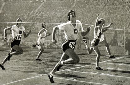 Stanislawa Walasiewicz, en la final olímpica de 100m en Los Ángeles 1932 en la que ganó el oro para Polonia.