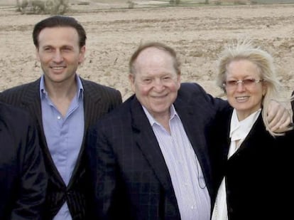David Hachuel, hombre de confianza en España de el magnate estadounidense, Sheldon Adelson juntos en los terrenos de Alcorcón.