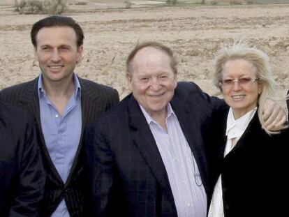 David Hachuel, hombre de confianza en España de el magnate estadounidense, Sheldon Adelson juntos en los terrenos de Alcorcón.