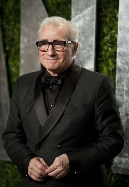 El director de 'La invención de Hugo', Martin Scorsese, eligió un esmoquin cruzado, chaqueta y pajarita negras, de Giorgio Armani.