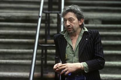 Serge Gainsbourg haciendo de Serge Gainsbourg. Ni se le ocurra intentar imitarlo.