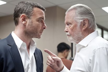 Liev Schreiber y Jon Voight en una imagen de la segunda temporada de &#039;Ray Donovan&#039;.