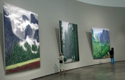 Tres imágenes de la obra 'Parque de Yosemite', del pintor británico David Hockney, en el Museo Guggenheim Bilbao