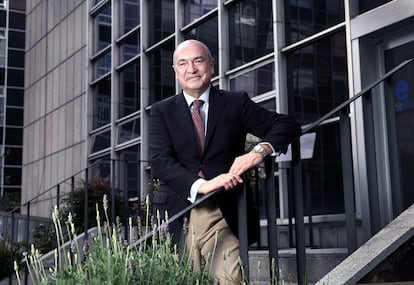 Santiago Iñiguez de Onzoño, presidente de IE University, en una de sus dependencias de Madrid.