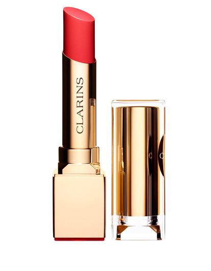 Su efecto va mucho más allá de colorear los labios. También los protege y ayuda a su regeneración. Es de Clarins y cuesta 20 euros apróximadamente.