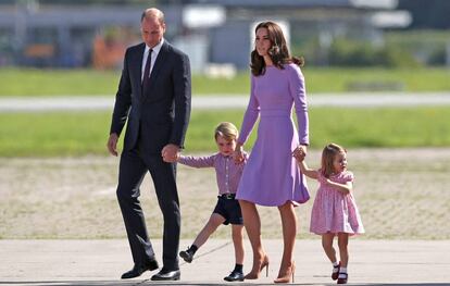 Os duques de Cambridge com seus dois filhos, em julho passado.