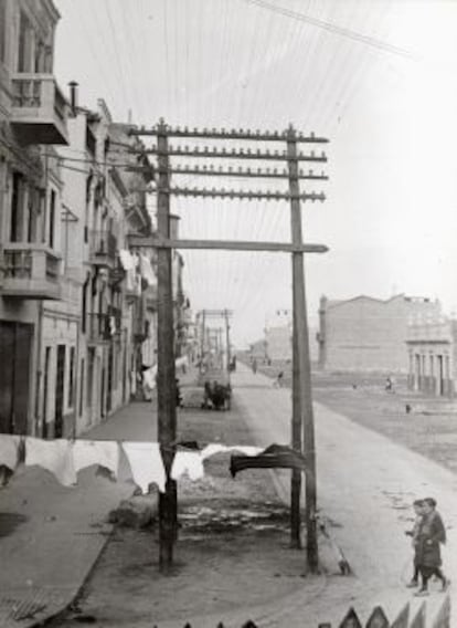 Tendido telefónico en Valencia, años veinte.