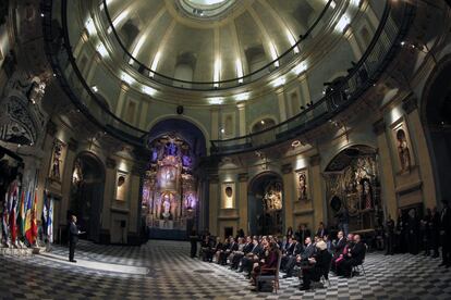 Benigno Pendás,iz, director del Centro de Estudios Políticos y Constitucionales, durante su intervención en la visita que los asistentes a la XXII Cumbre de Jefes de Estado y de Gobierno que realizaron al oratorio de San Felipe Neri en Cádiz.