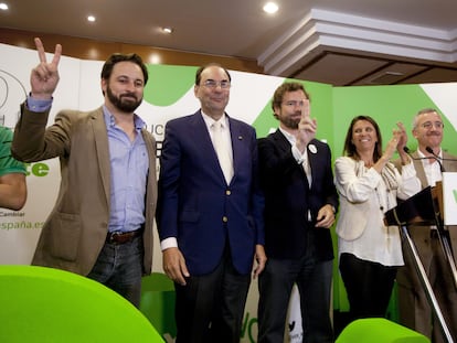 De izquierda a derecha, Santiago Abascal, secretario general de VOX, el fundador Alejo Vidal-Quadras, Iván Espinosa de los Monteros, Ana Velasco Vidal-Abarca y José Antonio Ortega Lara, durante el acto de inicio de la campaña de las elecciones europeas de 2014.