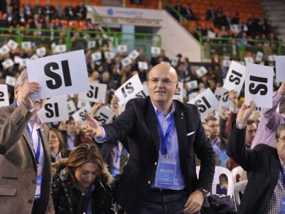 Baltar hijo, ayer en Ourense, durante la votaci&oacute;n que lo ratifica como presidente del PP provincial. 