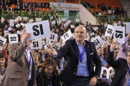 Baltar hijo, ayer en Ourense, durante la votaci&oacute;n que lo ratifica como presidente del PP provincial. 