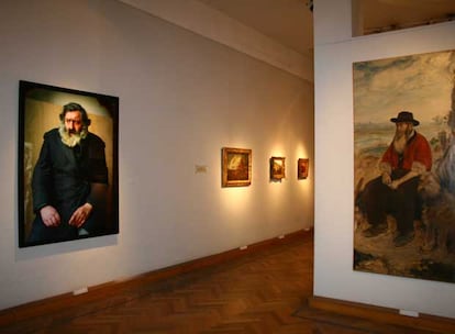 Una fotografía de la serie 'Utópicos' del  artista Pierre Gonnord parece comunicarse con una pintura costumbrista argentina