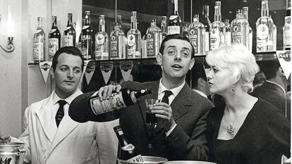Dario Fo y Franca rame en una terraza Martini en 1959.