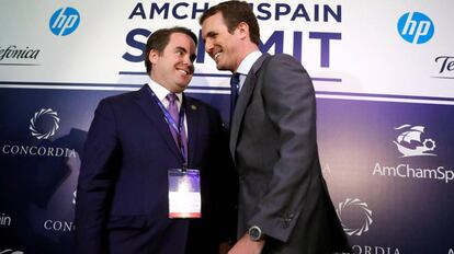 Pablo Casado, la mañana de este miércoles en el foro AmCham Spain Summit, junto a Mathew A. Swift, presidente y director ejecutivo de la Cumbre de Concordia