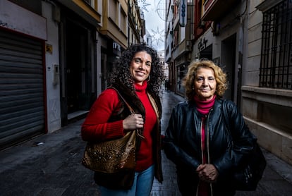 Alicia Gálvez y su suegra, Antonia Herrera, dos andujareñas que continúan usando aceite de oliva a pesar del precio. 
