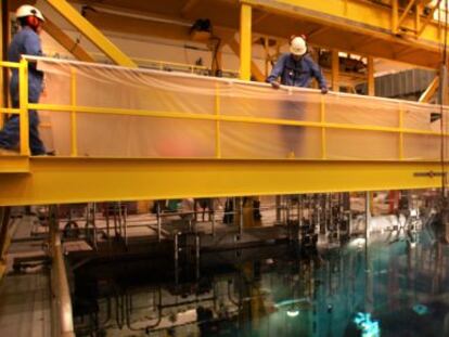 Piscina en la que se almacena el uranio enriquecido ya usado, en el reactor de la central nuclear de Cofrentes (Valencia), propiedad de Iberdrola.