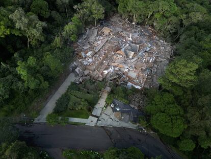 Vista aérea del colapso de un edificio en Gramado, Brasil, el 23 de noviembre 2023.