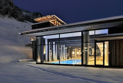 Piscina del hotel Wiesergut de Saalbach (Austria), proyectado por la arquitecta Monika Gogl.