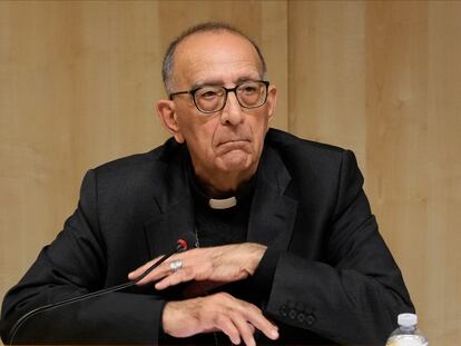 El cardenal Juan José Omella, presidente de la Conferencia Episcopal Española, durante una rueda de prensa en el Vaticano, este noviembre.